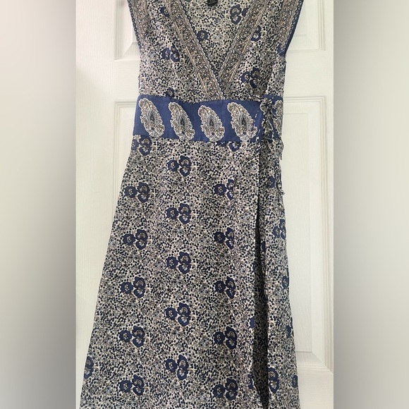 Elegant Blue and White Paisley Dress bcbgmaxazria - Picture 4 of 6